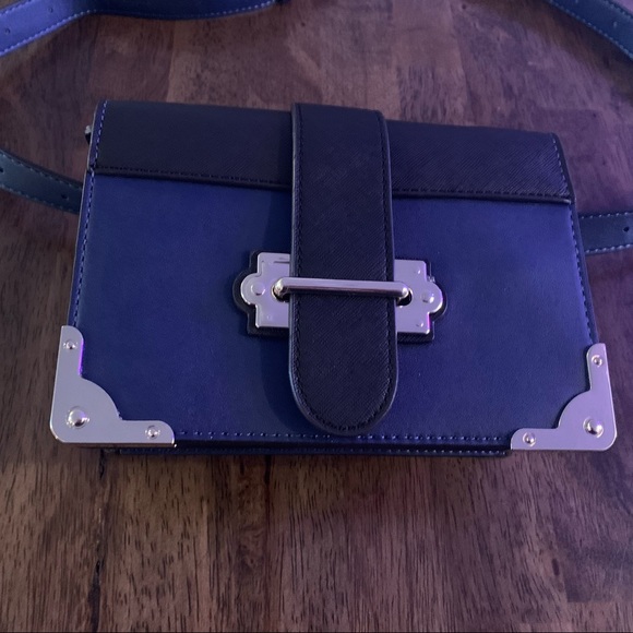 Steve Madden Belt Bag - Picture 2 of 4